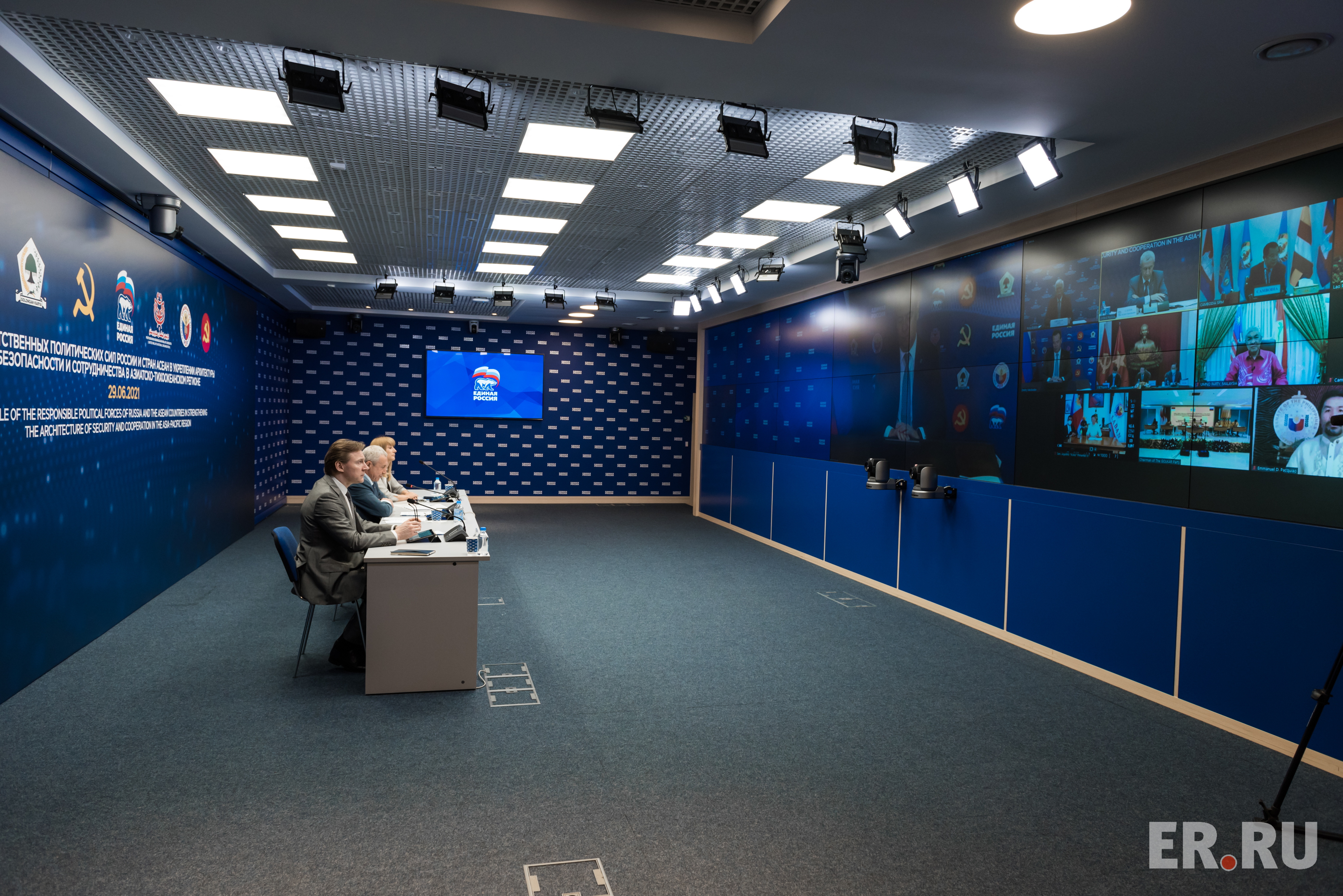 Круглый стол «Роль ответственных политических сил России и стран
АСЕАН в укреплении архитектуры безопасности и сотрудничества в
Азиатско-Тихоокеанском регионе»