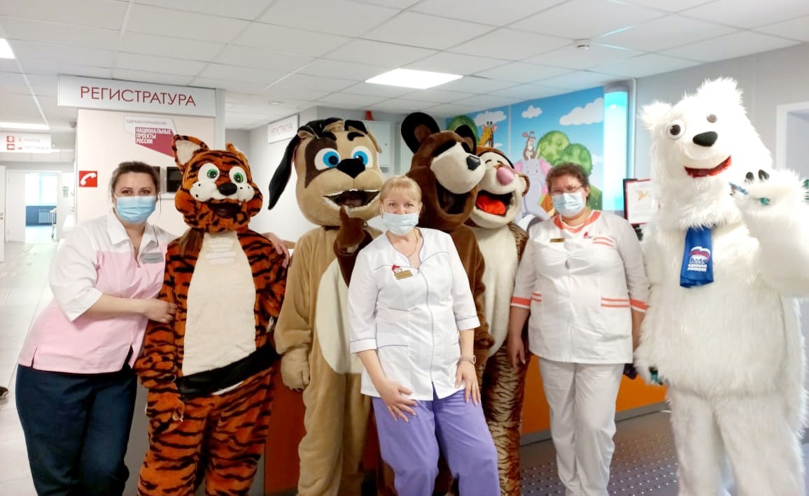 Ачинское городское местное отделение "Единой России" поздравило пациентов детской городской больницы