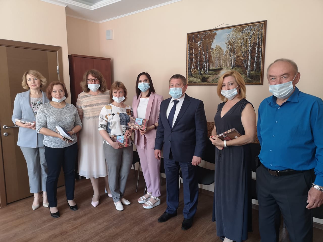 В Кировском районе Красноярска  местное отделение поздравило работников социальной сферы с профессиональным праздником