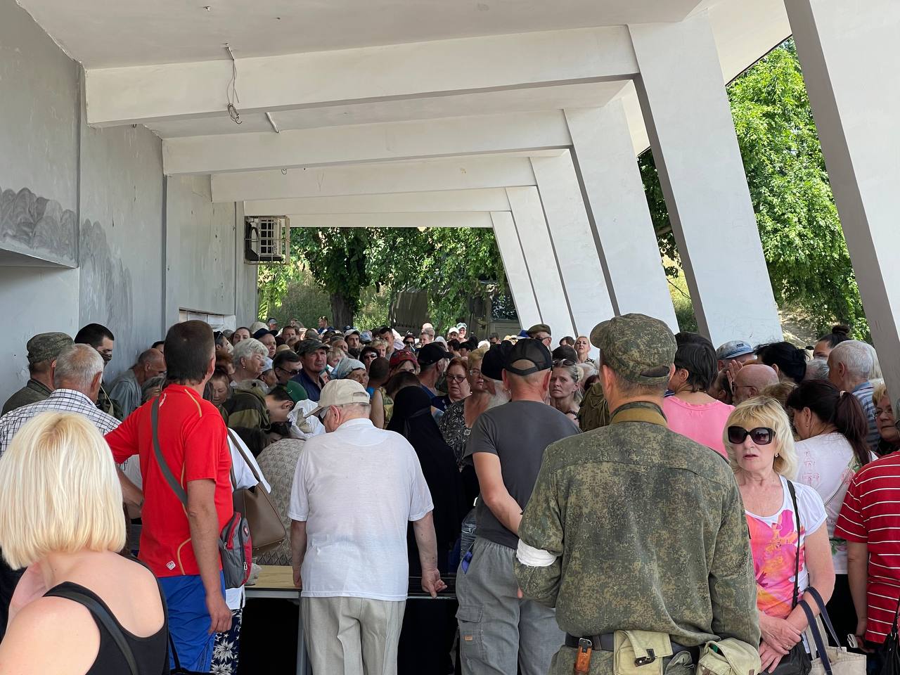 В Херсоне открылся центр помощи «Единой России» | 02.06.2022 | Новости  Майкопа - БезФормата