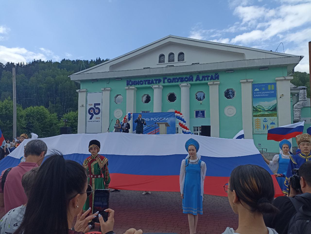 Единая Россия» провела патриотические акции в День России