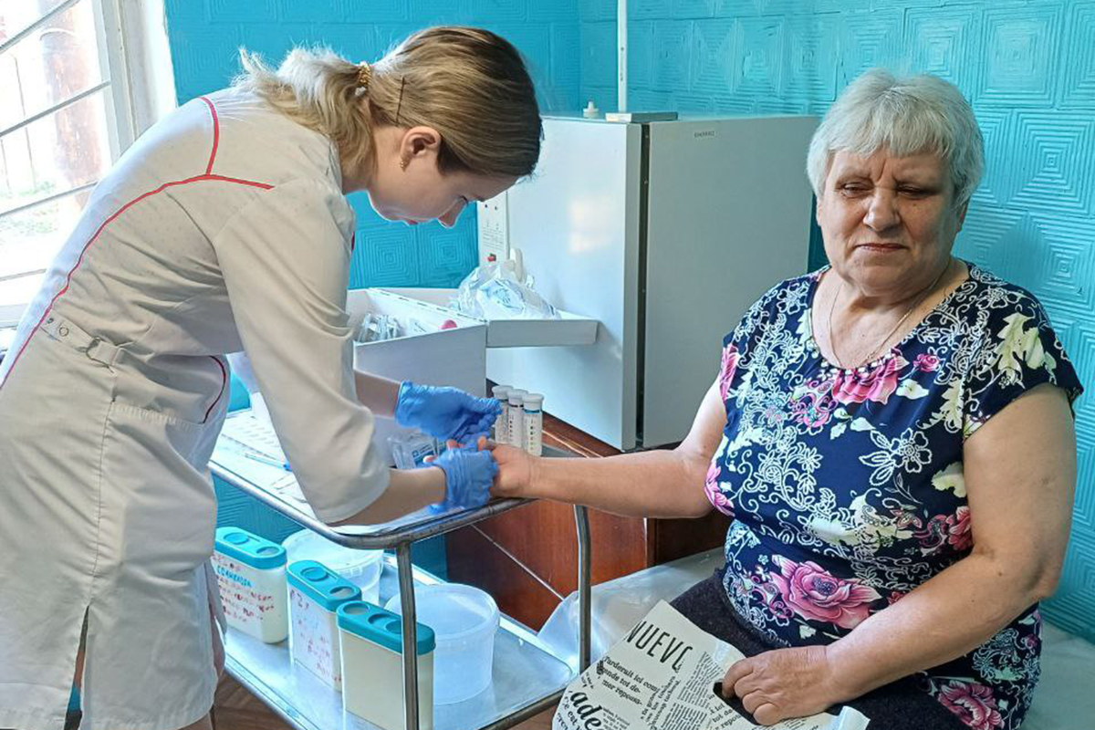 Для жителей села Медвежанка провели выездной медосмотр по народной программе