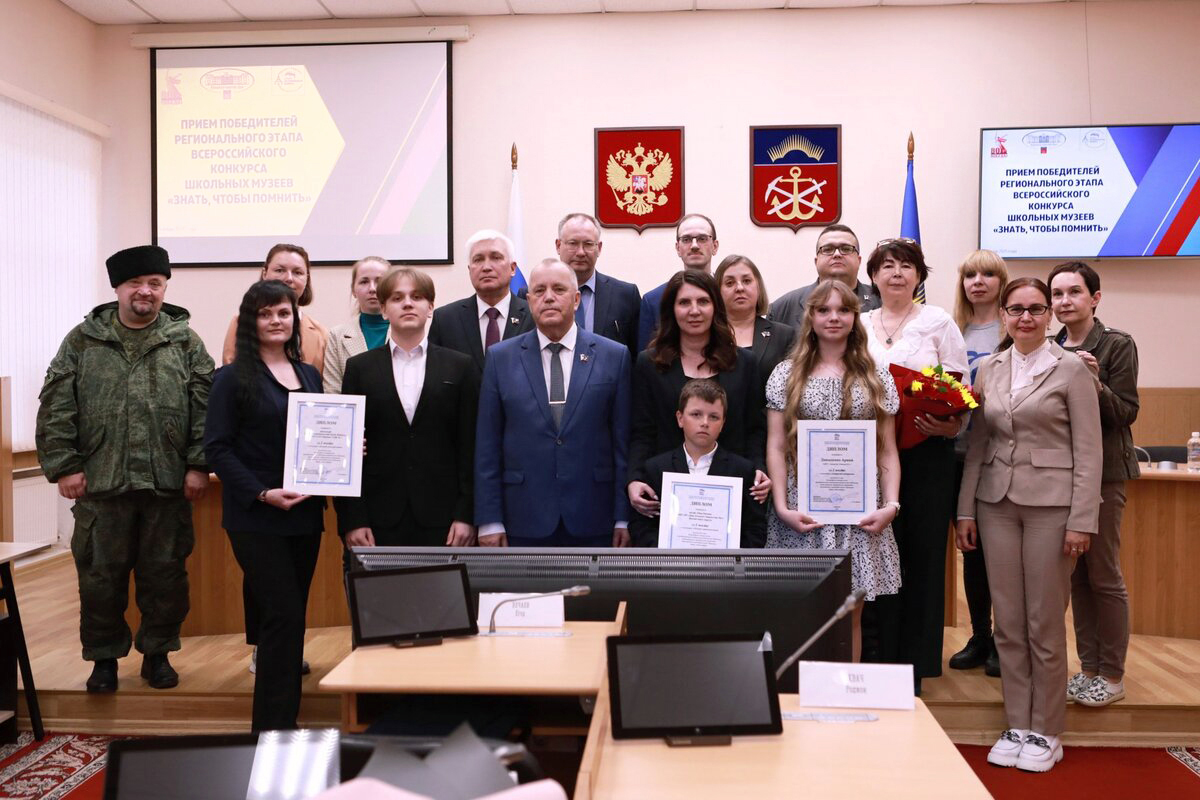 Создатели двух лучших экспозиций и двух авторских видеороликов представят регион на федеральном уровне. Источник фото: пресс-служба Мурманской областной Думы