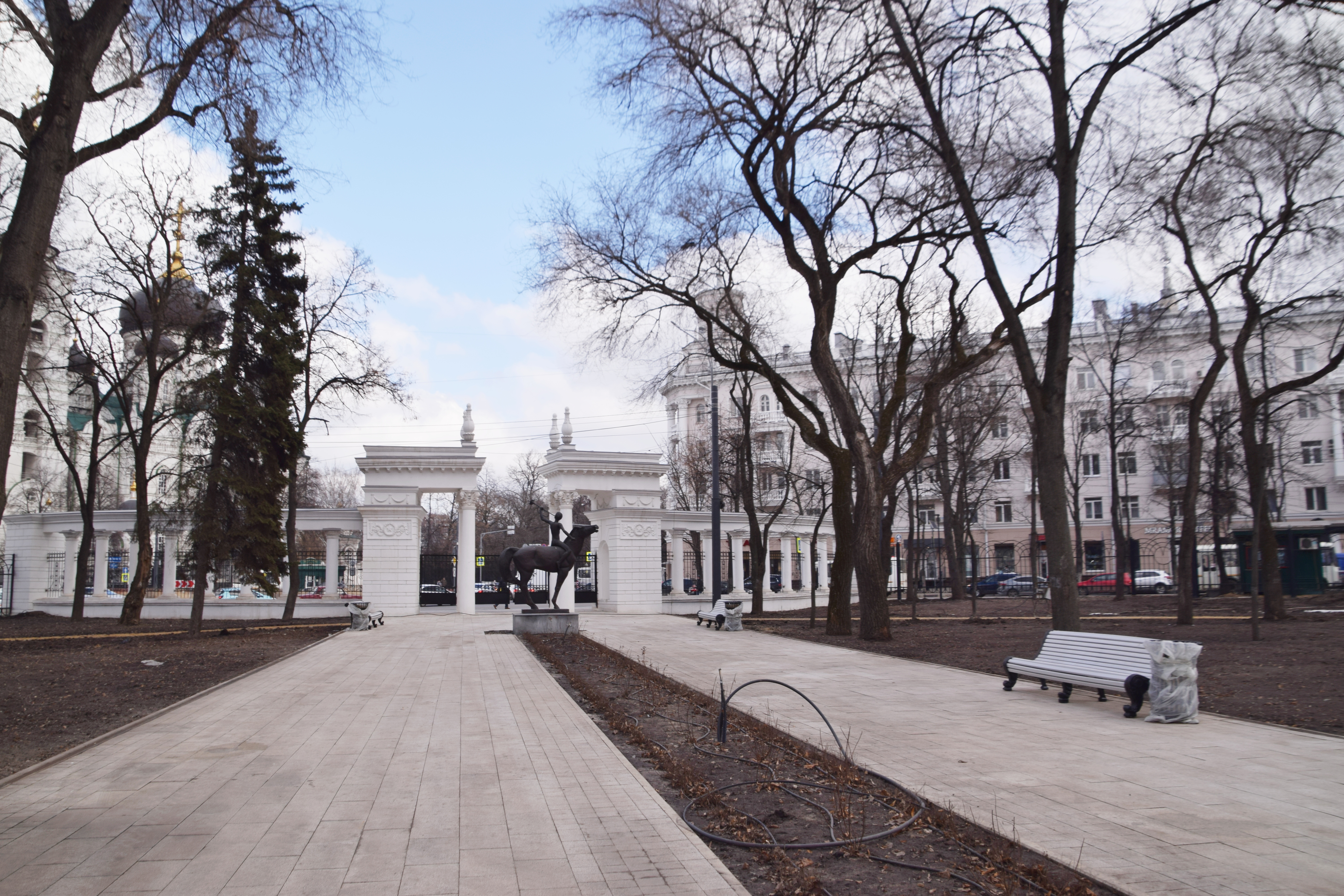 Разгар москва. Сквер Электросигнальный в Воронеже. Ломоносовский сквер Воронеж. ВГТРК Воронеж. Комсомольский сквер Воронеж.