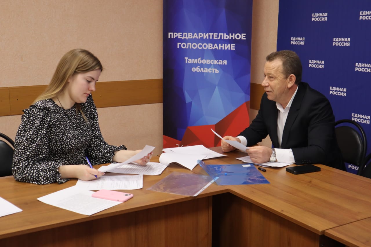 Ер тамбов. Тамбов ер. Депутаты тамбовской областной. Депутаты тамбовской областной. Депутат на выборах 17 декабря хабаровск тамбовская улица.