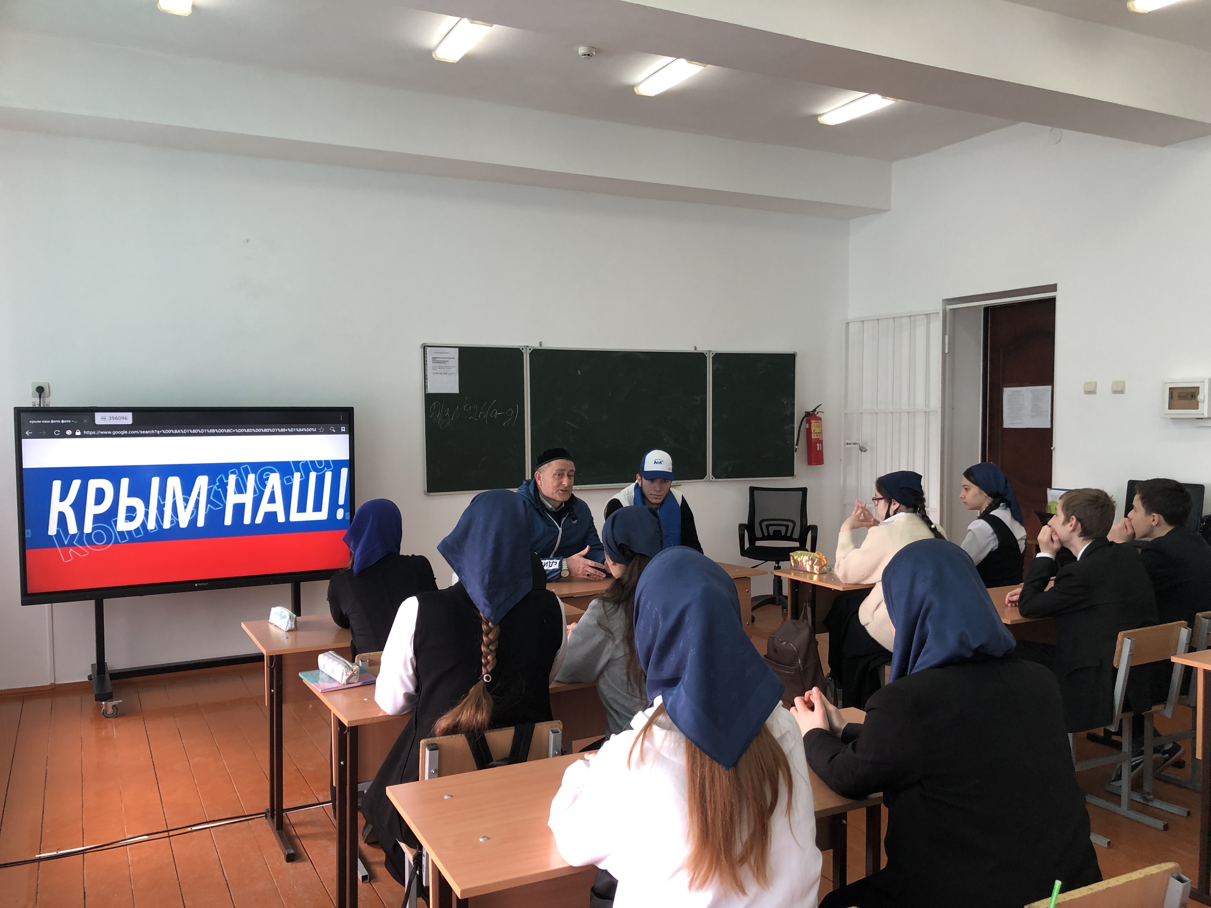 Чеченский школьник. Российские школьники. Чеченский школьник в школе. Школьники в чечне. 8 грозных.