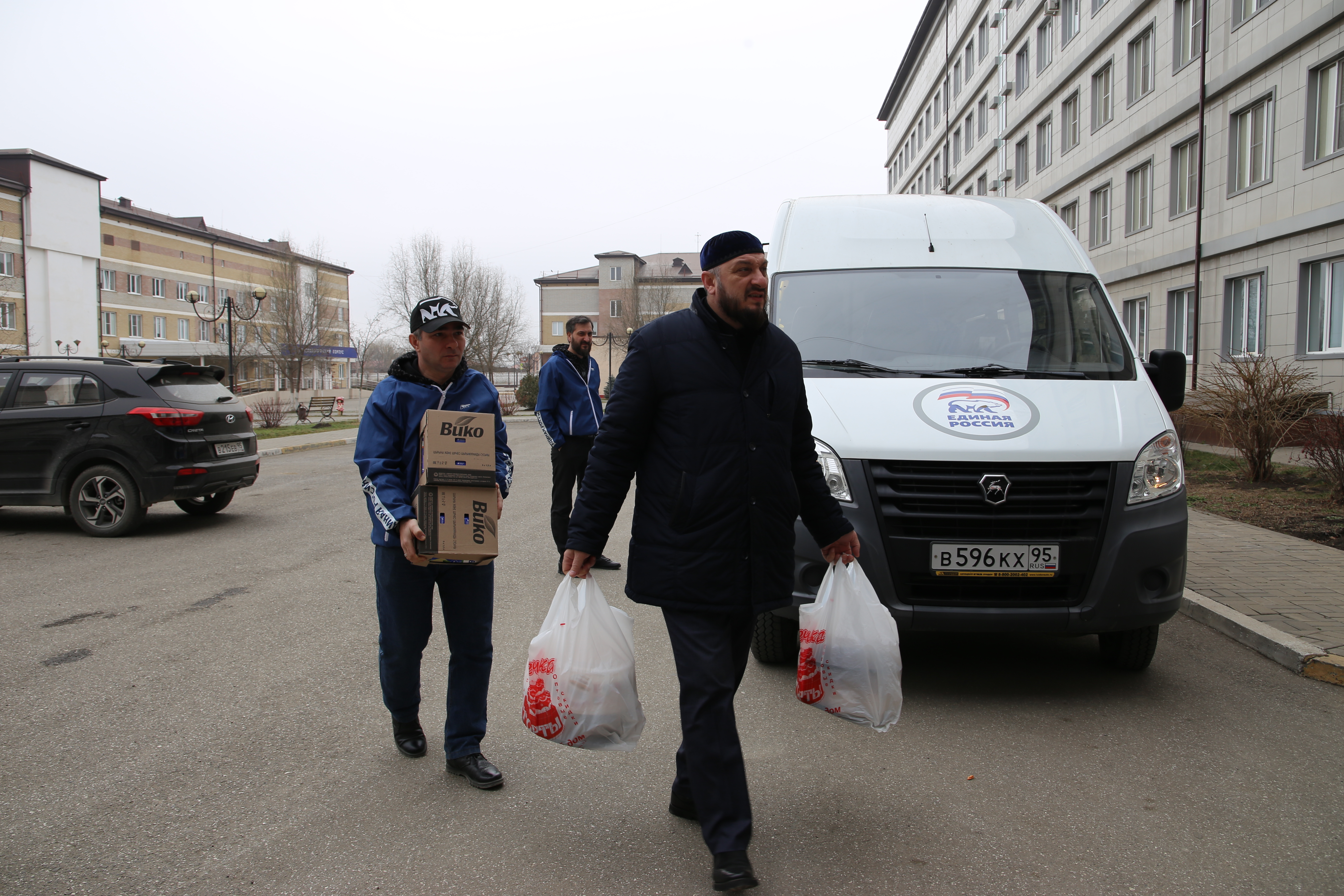 Единая Россия» провела праздничные акции в Международный женский день