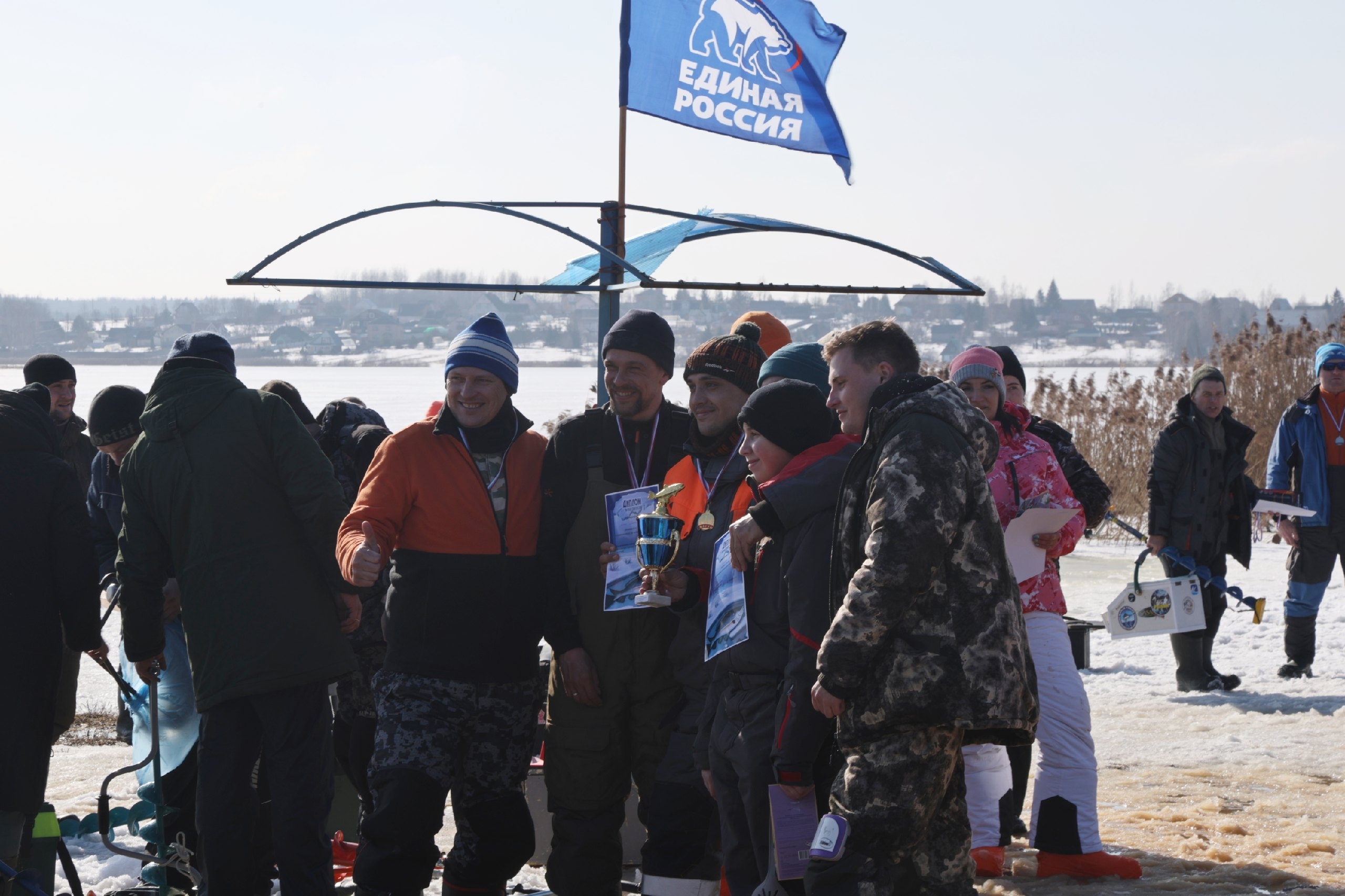 В Смоленском районе при поддержке сенатора от региона и «Единой России»  состоялись традиционные соревнования по подледной ловле