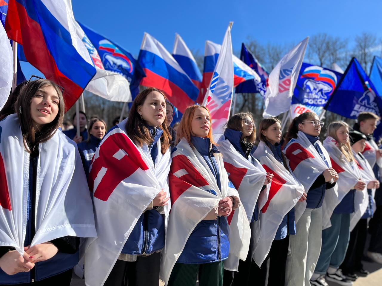 Единство народа» в самом сердце Смоленщины. На главной площади областного  центра прошел митинг-концерт «Вместе! За Россию!»