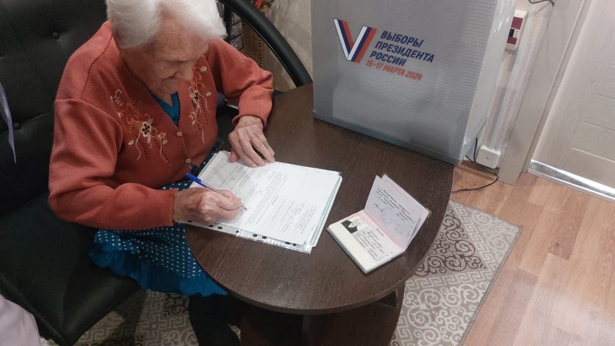 101-летняя жительница Братского района проголосовала на выборах президента  России