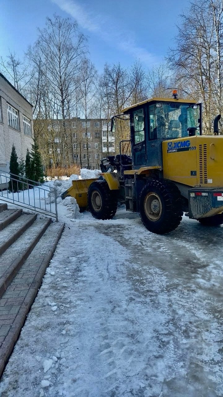 Проекты партии - Встречи во дворах, помощь соцучреждениям, праздники для  жителей многоэтажек. Как прошла рабочая неделя депутатов Смоленского  горсовета от «Единой России»