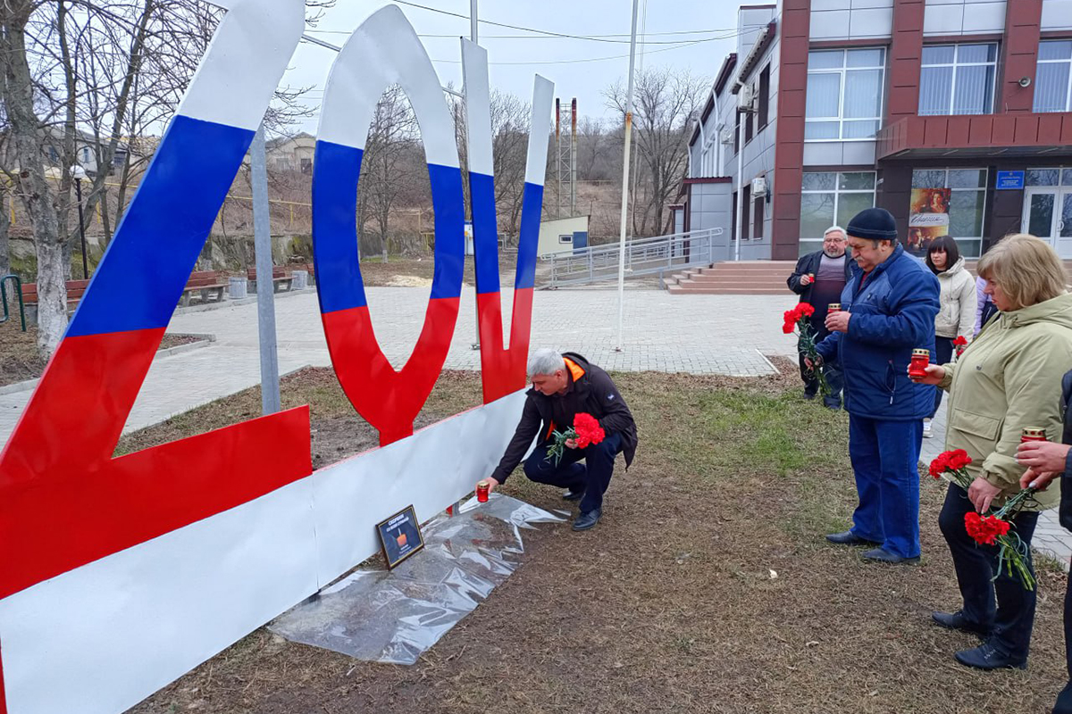 В ЛНР прошли акции памяти жертв теракта в «Крокус Сити Холле» | 26.03.2024  | Луганск - БезФормата