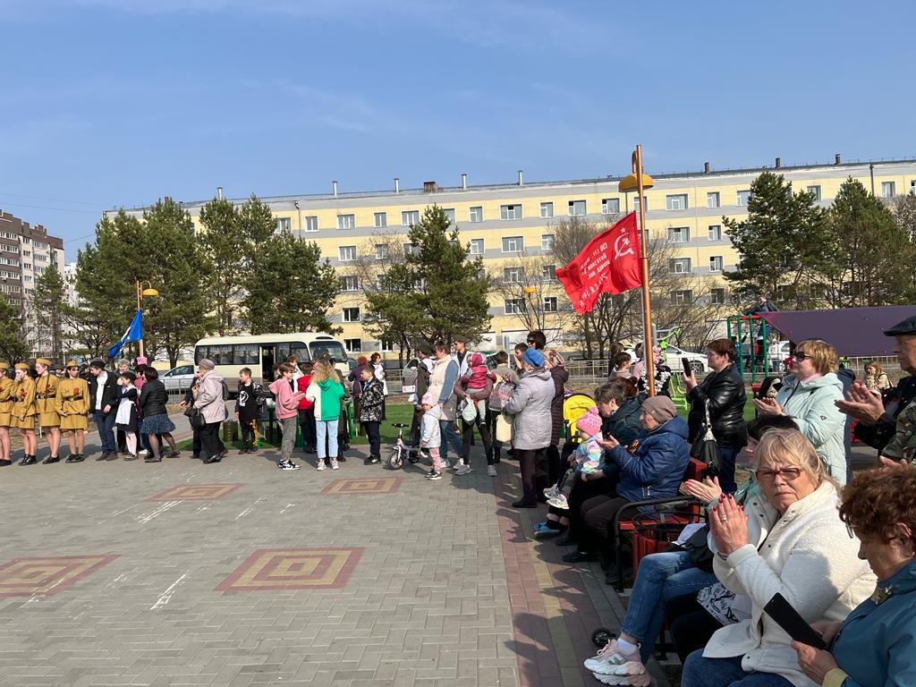 Полевая кухня, Георгиевские ленты и песни военных лет: для жителей  Благовещенска провели патриотическое мероприятие