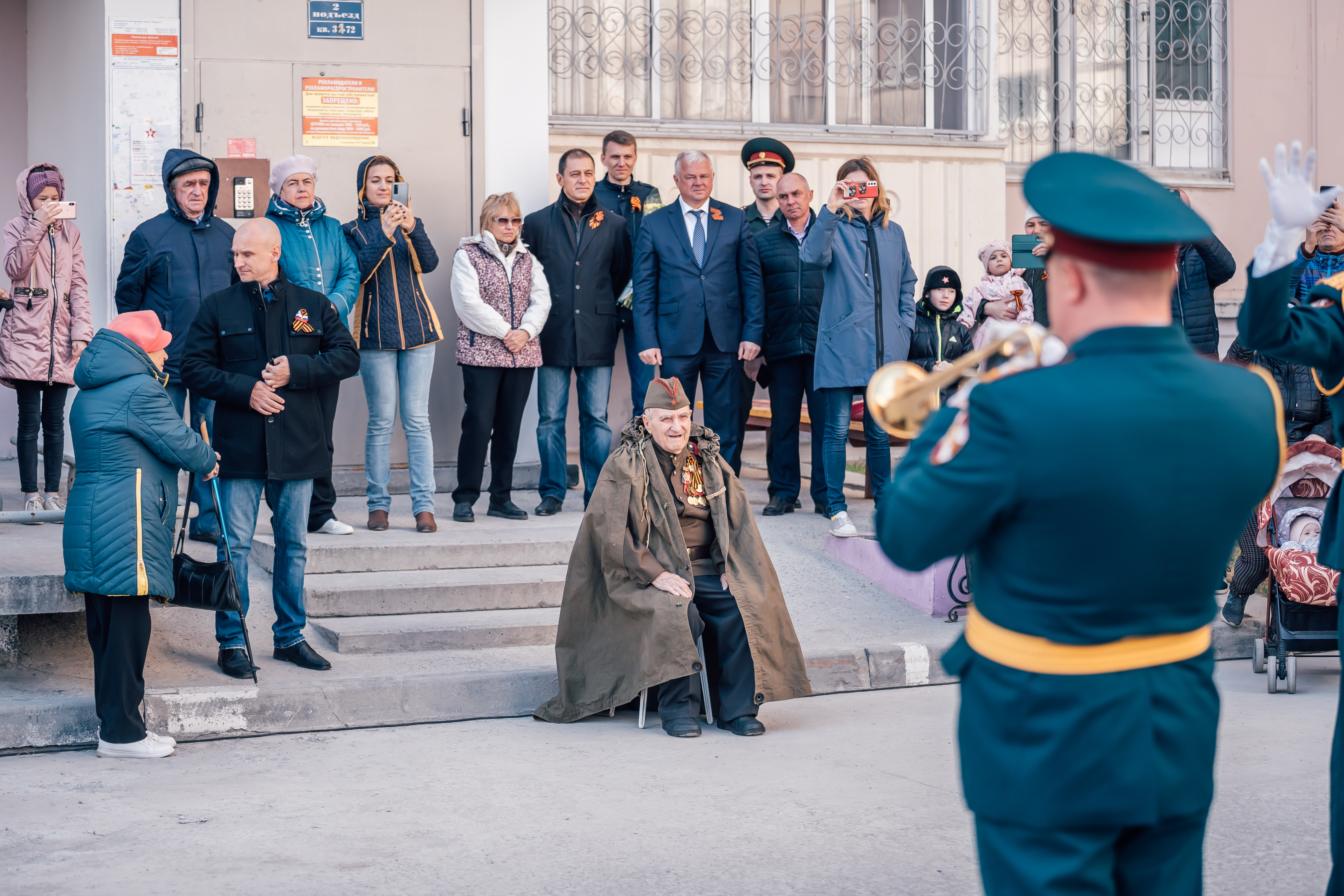 Парад у дома» принял ветеран Великой Отечественной войны Михаил Остащенко