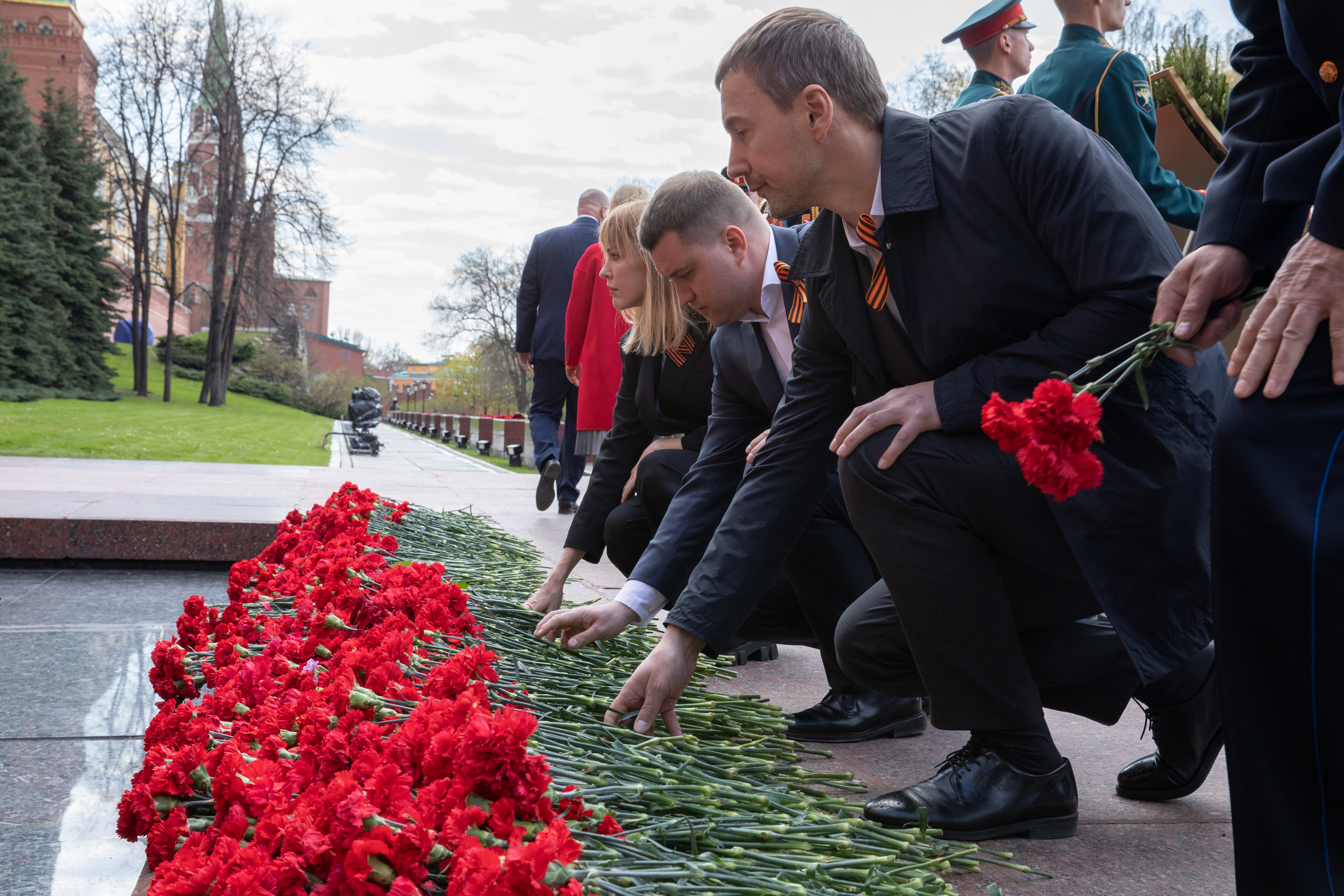 Фото с возложения цветов сегодня