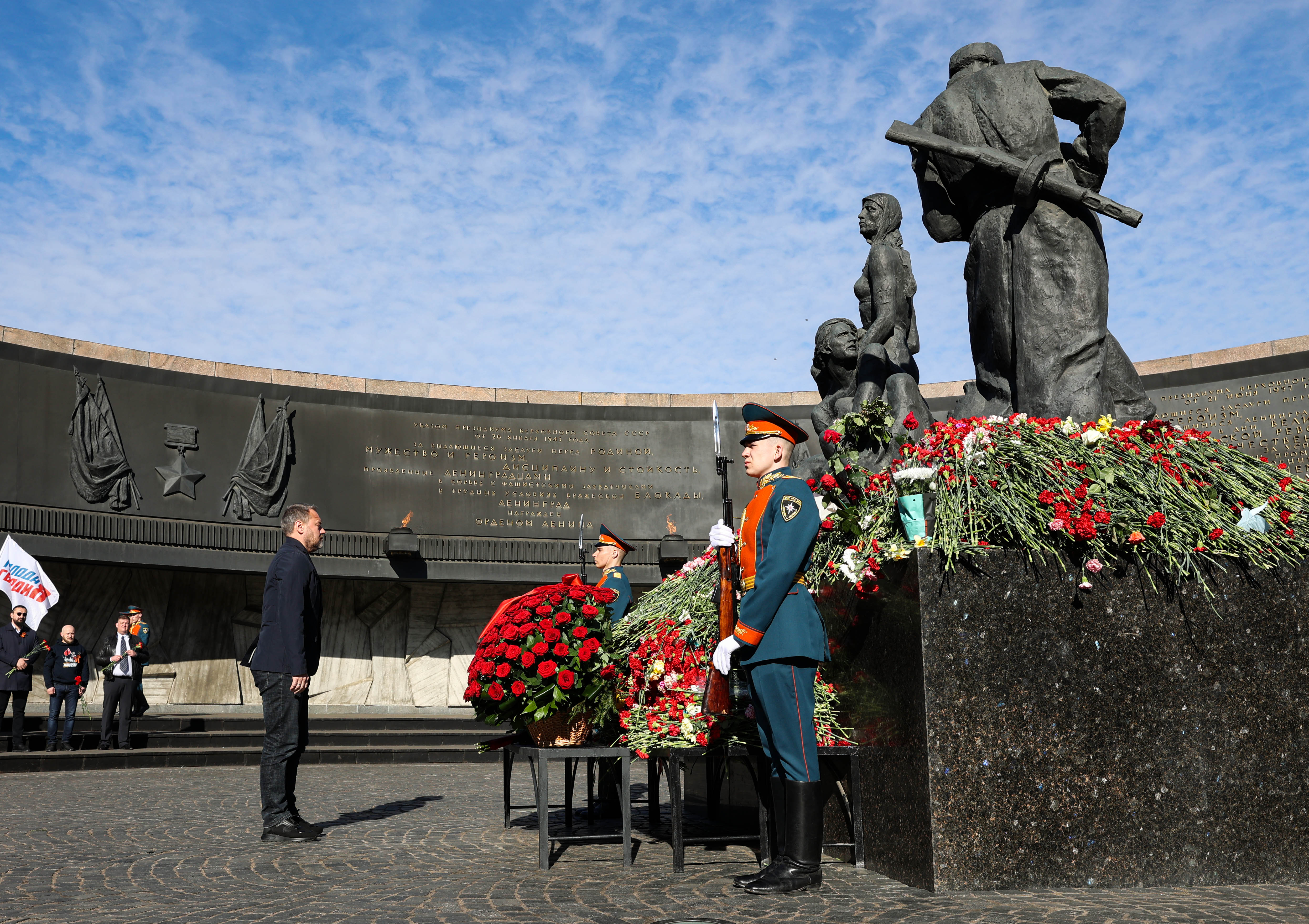 Дорогой победы. В Петербурге стартовал автопробег «дорогами Победы».