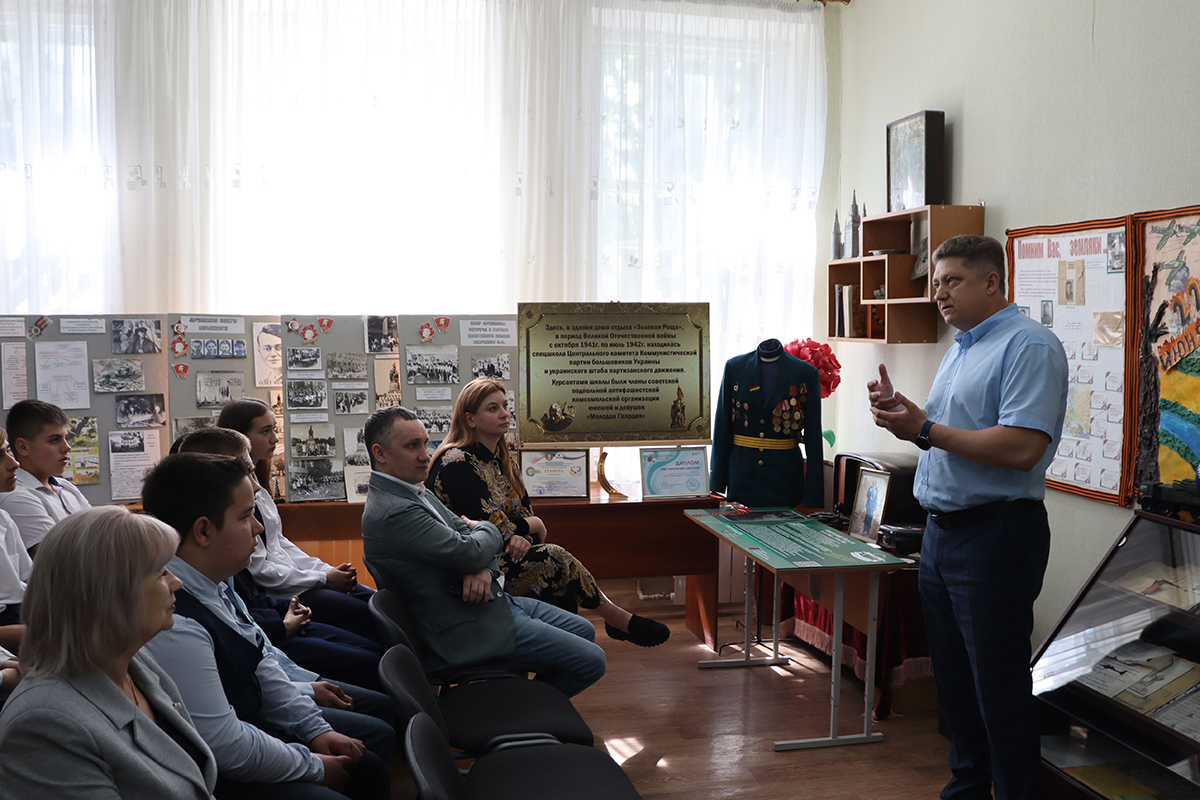 Уроки-диспуты об СВО прошли в Луганске и Брянке в рамках акции «Русский  Крым и Севастополь»