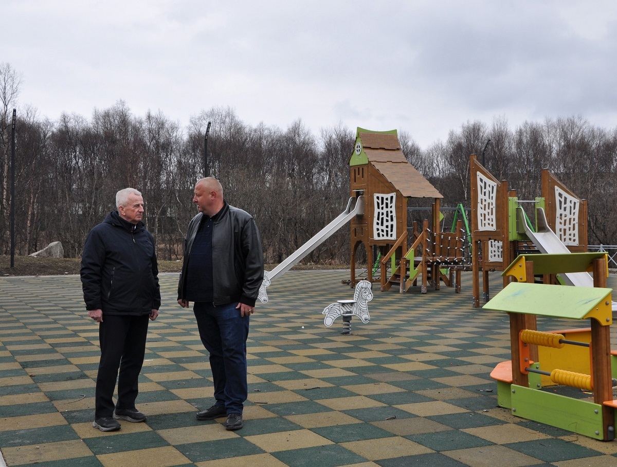 «Единая Россия» организовала мониторинг качества благоустроенных объектов в городах и поселках Мурманской области. Мониторинг проведен в рамках проекта «Городская среда» и выполнения народной программы.