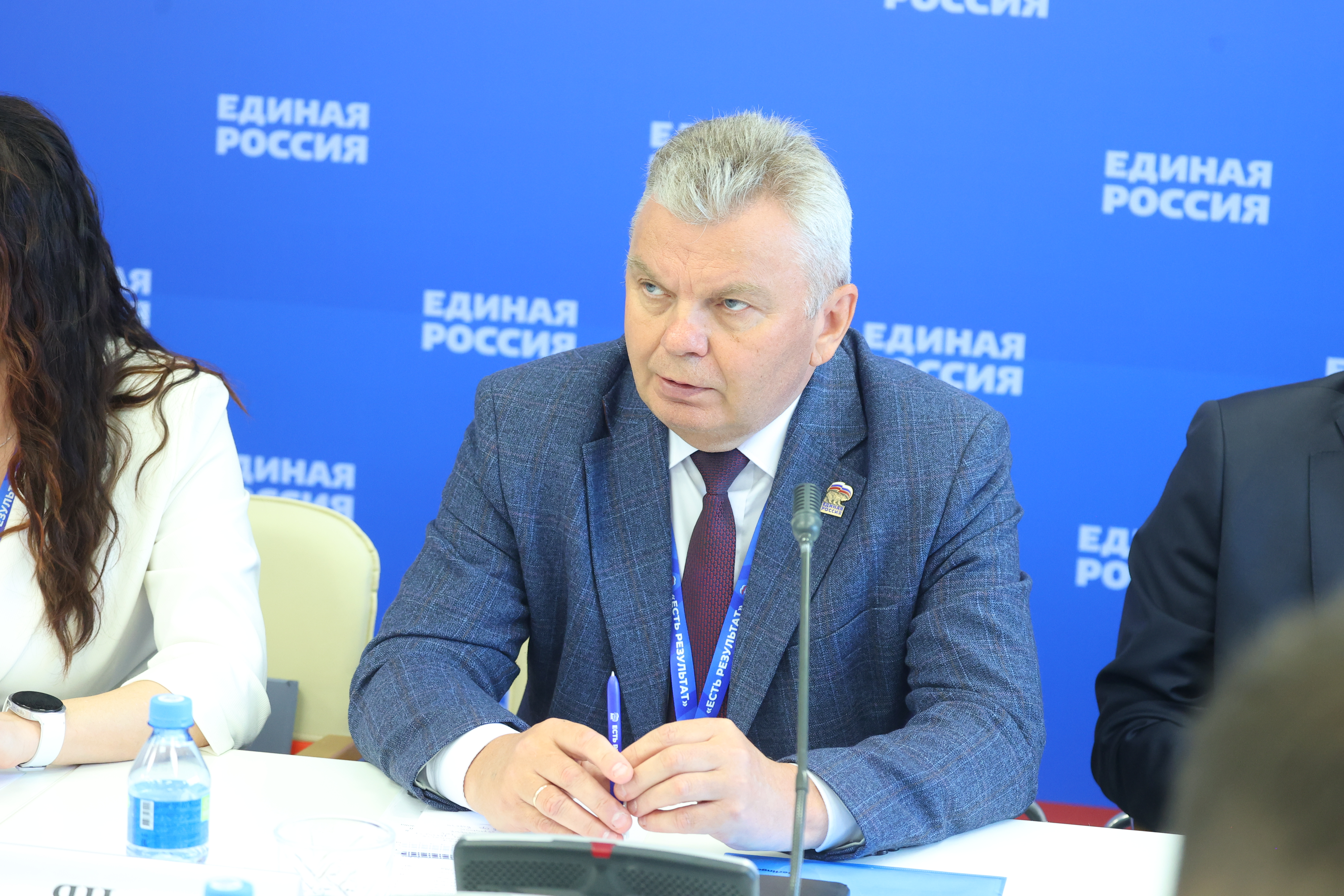 Круглый стол «Регионы — фундамент страны. Экономическая самостоятельность и новое качество жизни»42