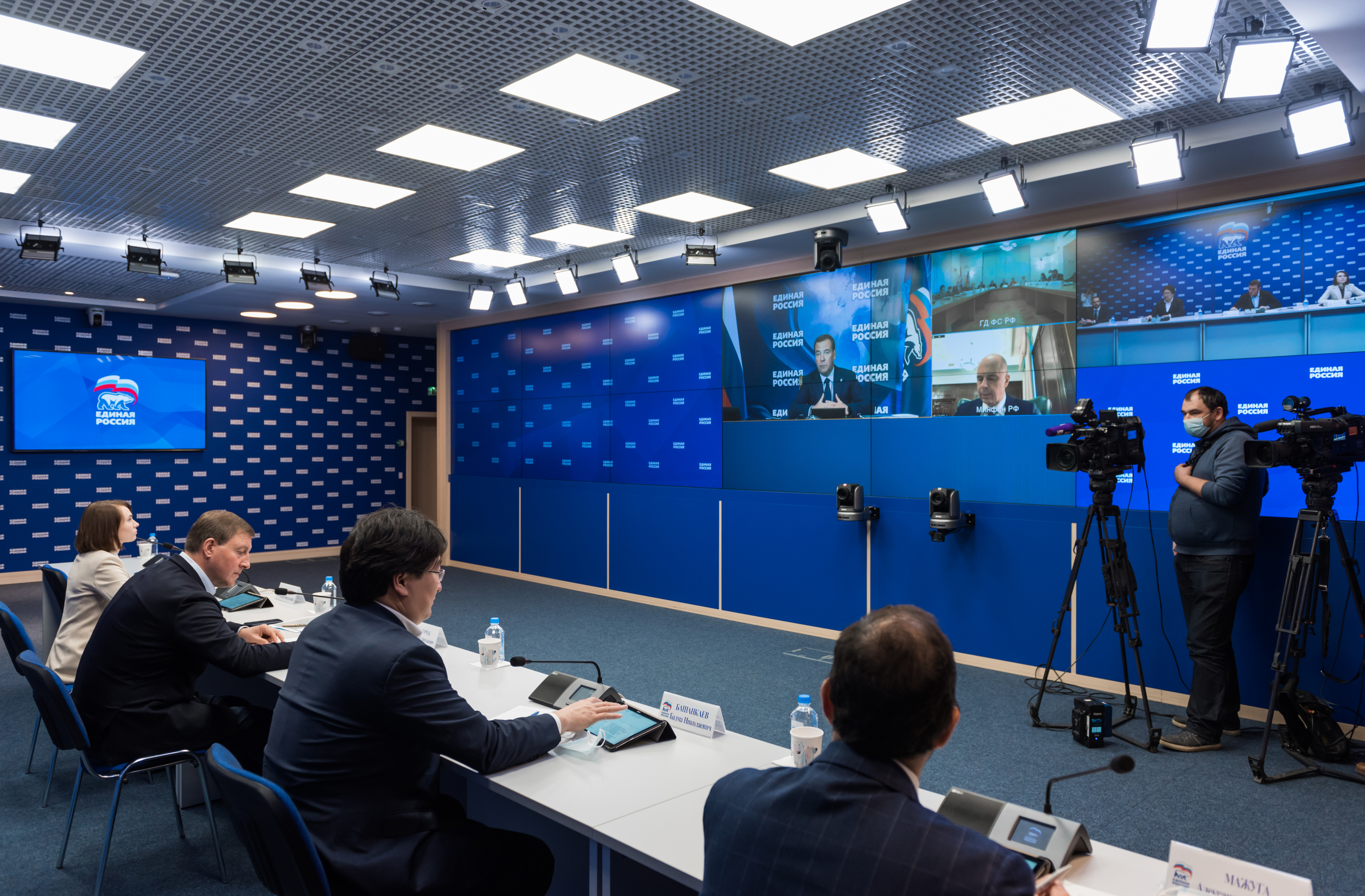 Дмитрий Медведев провел совещание по итогам обсуждений поправок «Единой России» ко второму чтению проекта федерального бюджета на 2022 – 2024 годы