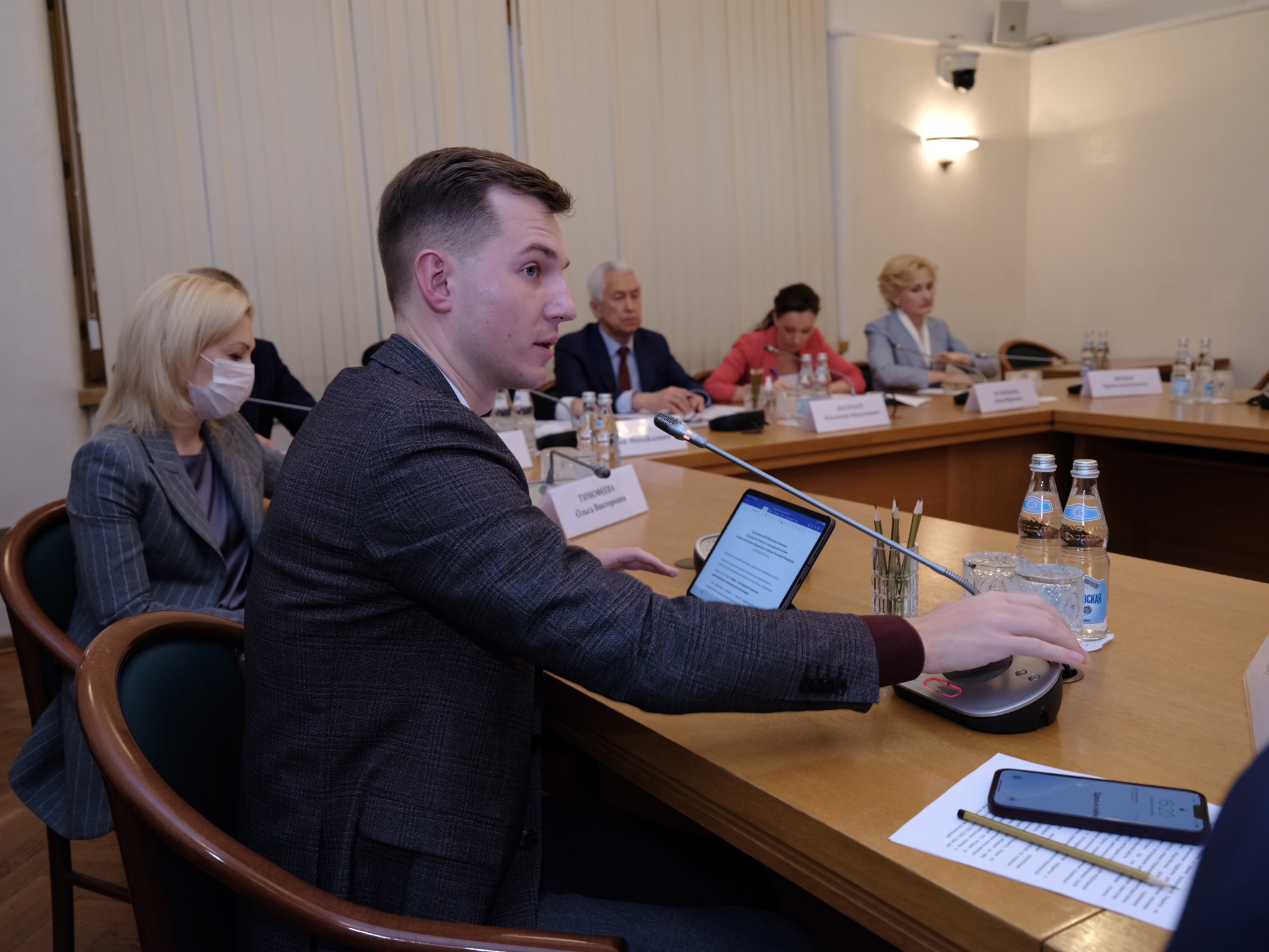 Дмитрий Медведев провел совещание по итогам обсуждений поправок «Единой России» ко второму чтению проекта федерального бюджета на 2022 – 2024 годы. Фото: er-duma.ru