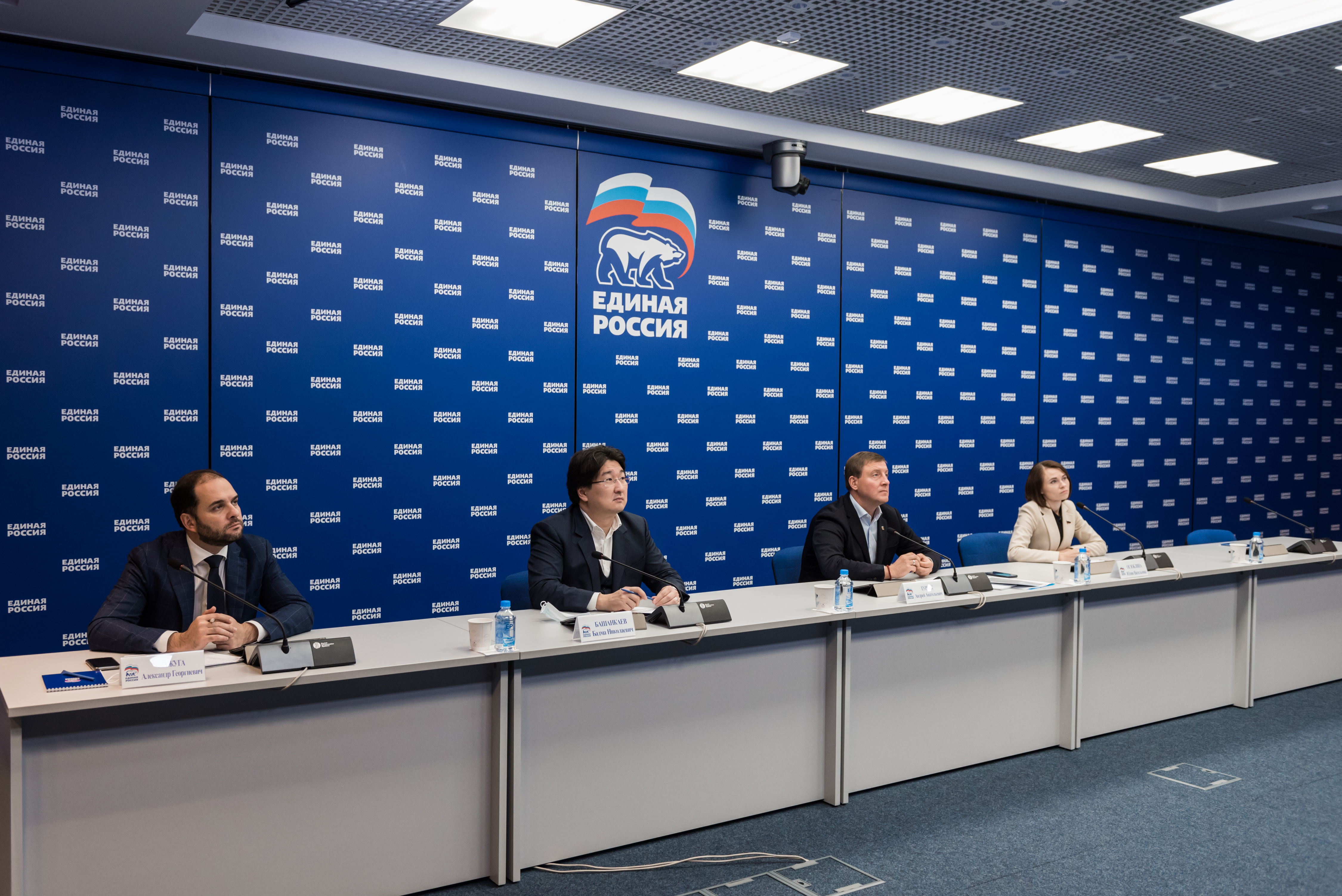 Дмитрий Медведев провел совещание по итогам обсуждений поправок «Единой России» ко второму чтению проекта федерального бюджета на 2022 – 2024 годы
