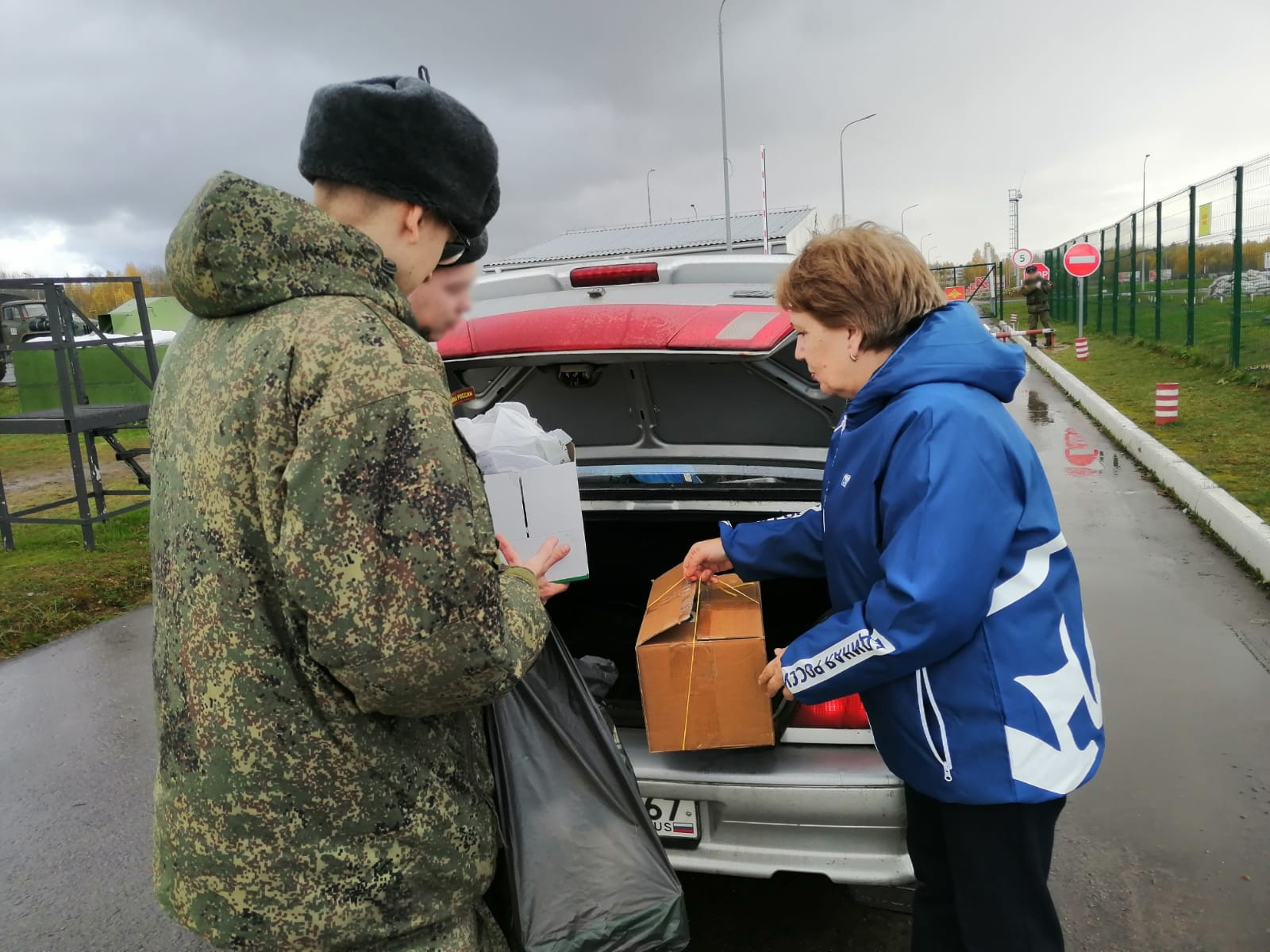 Экипировка, массажное кресло для пилотов и автомобили с современным  медоборудованием: «Единая Россия» поддерживает военнослужащих и  мобилизованных в зону СВО