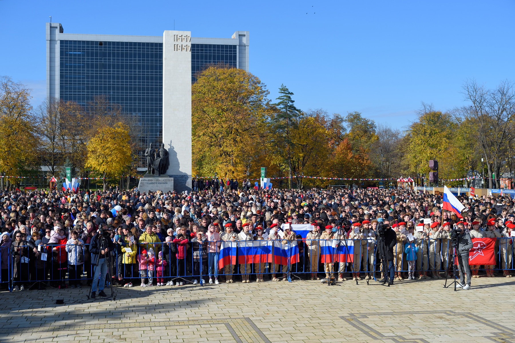 Митинг 4 ноября. День народного единения. Единство народов. День единства. День народного единства фото.