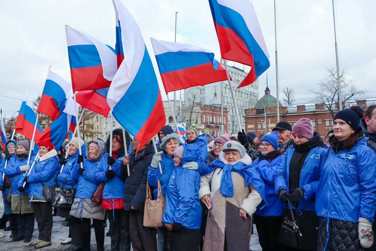 Члены и сторонники «Единой России» приняли участие в концерте-митинге  «Народов много – Родина одна!» в Иркутске