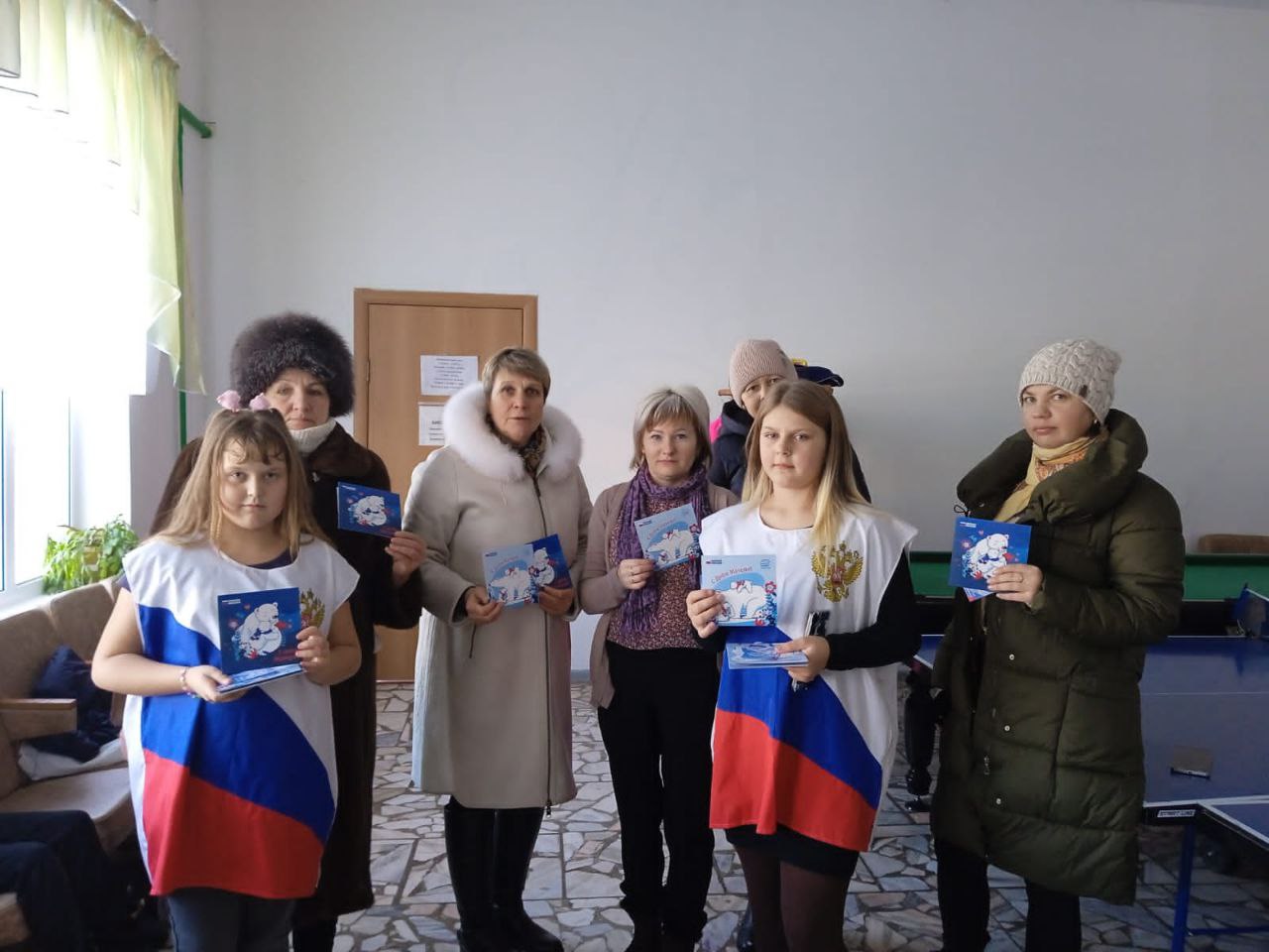 Активисты Идринского района подготовили женщинам открытки к Дню матери