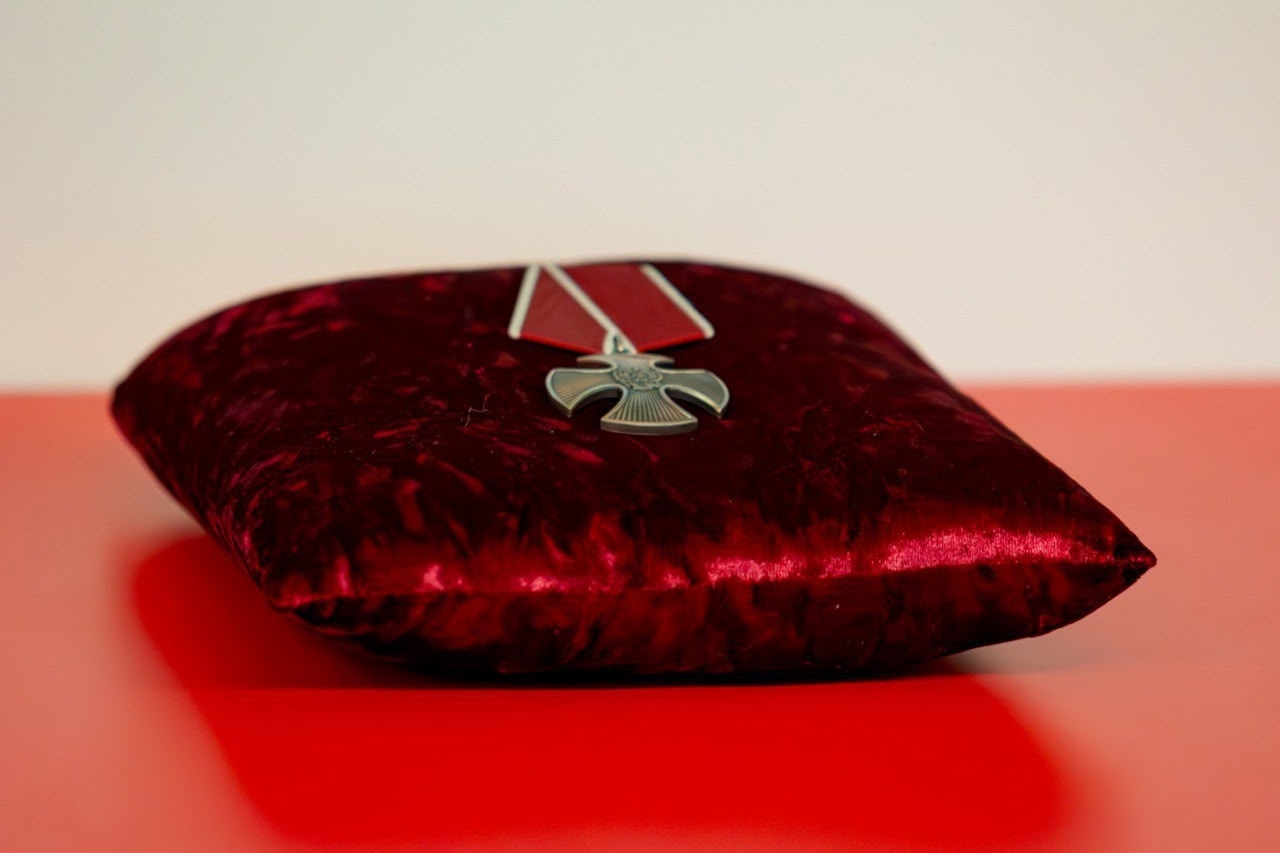 В Оленегорске состоялось торжественное открытие мурала участнику специальной военной операции Сергею Гамаюнову