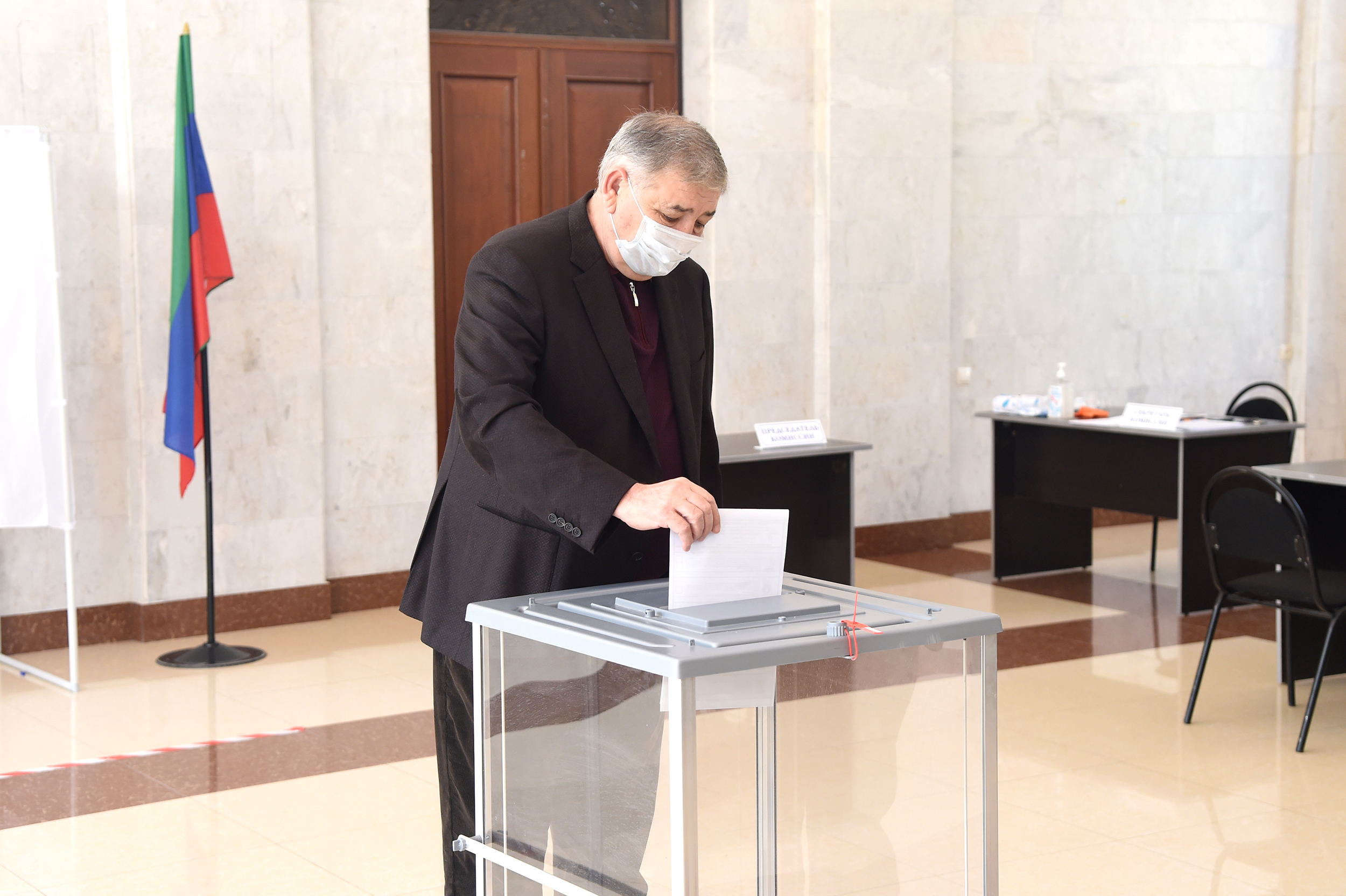 Сайгидахмед Ахмедов проголосовал на выборах в Государственную Думу и Народное Собрание
