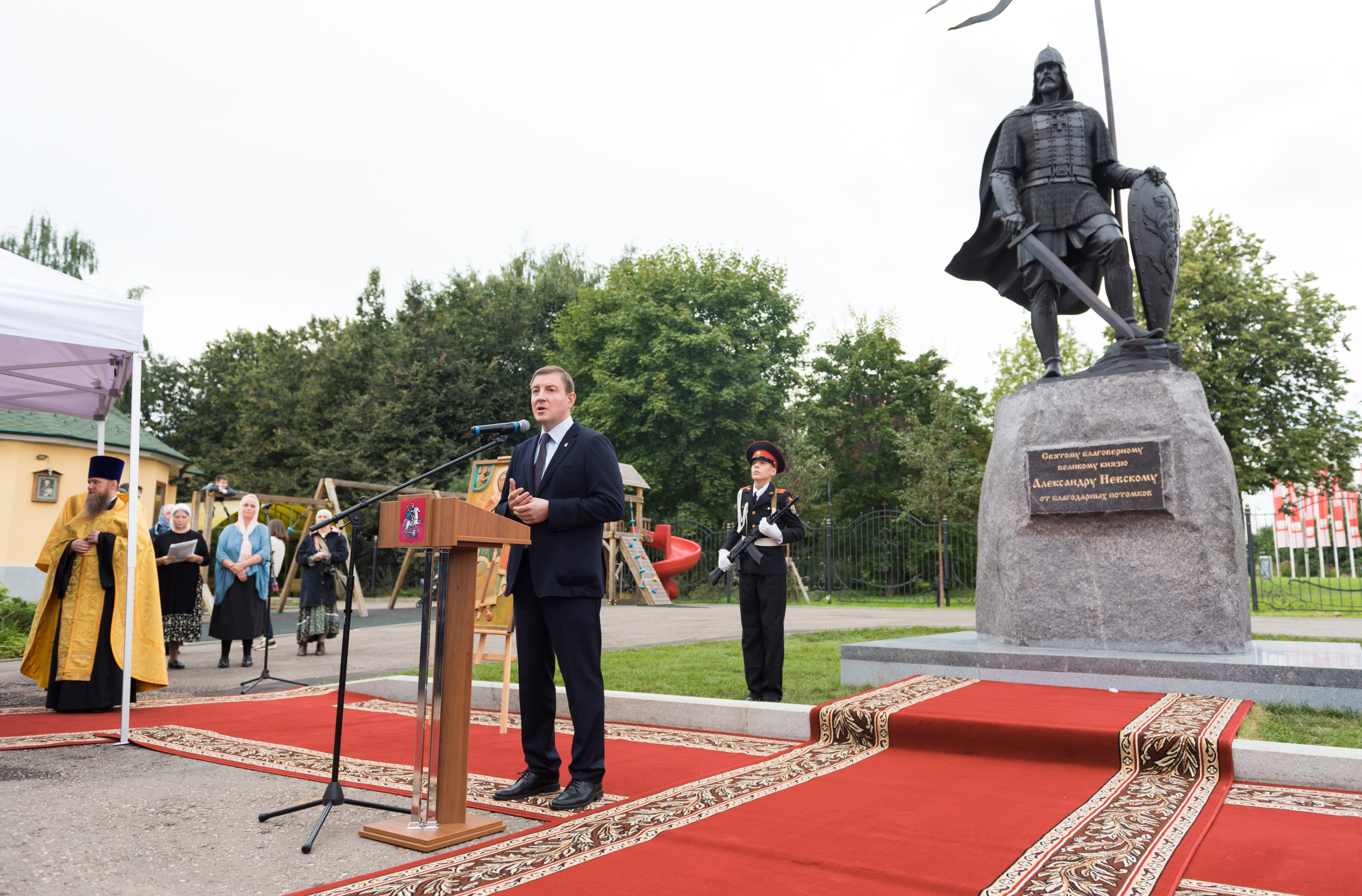 В москве открыли памятник