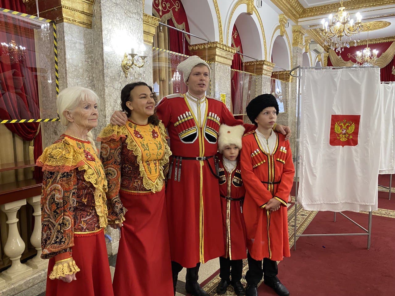 В Краснодаре проголосовала казачья семья