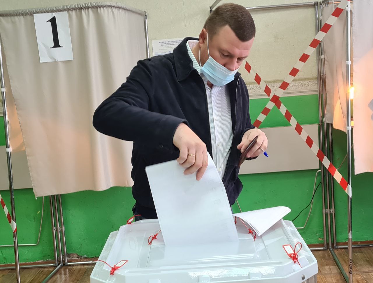 Александр Никитин проголосовал на избирательном участке №241 в Мичуринске