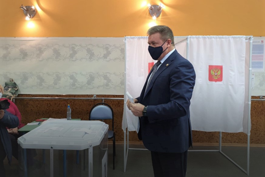 Николай Любимов проголосовал на выборах в Государственную Думу