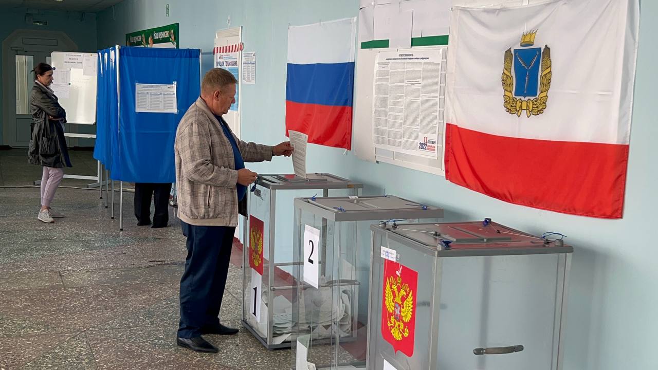 Николай Панков проголосовал на избирательном участке в лицее №62 Саратова