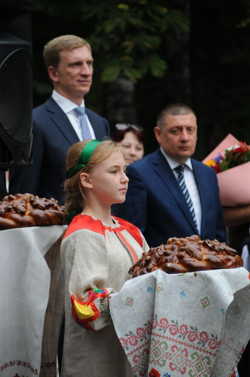 «Единая Россия» в День знаний поддержала ребят из ЛДНР