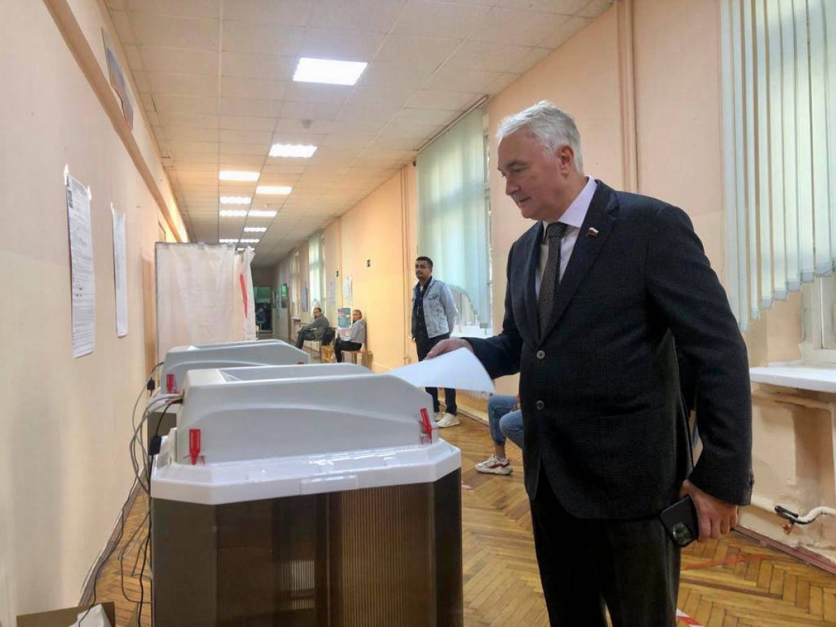 Андрей Картаполов принял участие в голосовании на муниципальных выборах в Москве