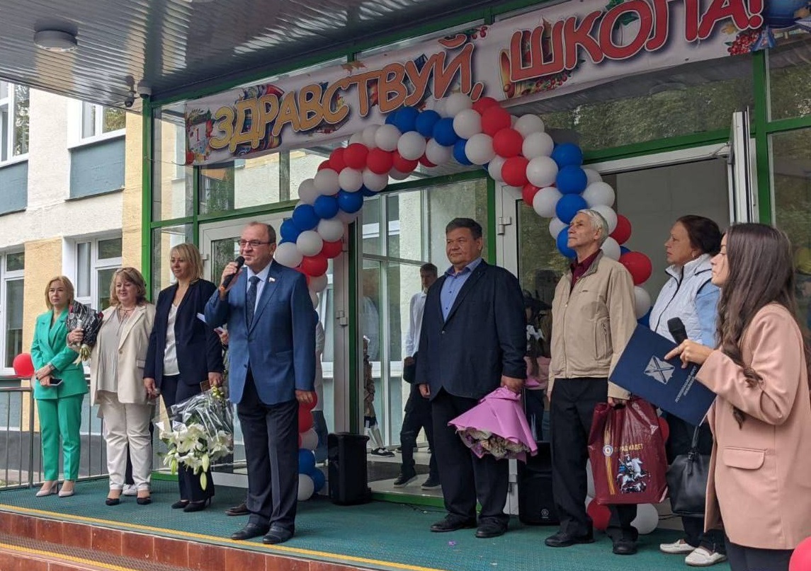 Школа 1400 москва 1 корпус. Школа 1400 1 корпус. 1400 корпус 5. Школа 1400 можайское шоссе. Школа 589 москва говорова 7.