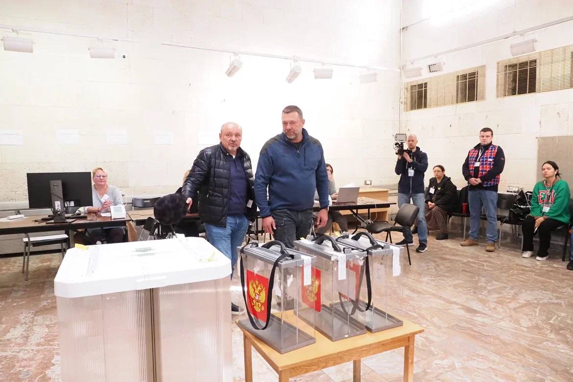 Дмитрий Саблин проголосовал на избирательном участке в Троицке