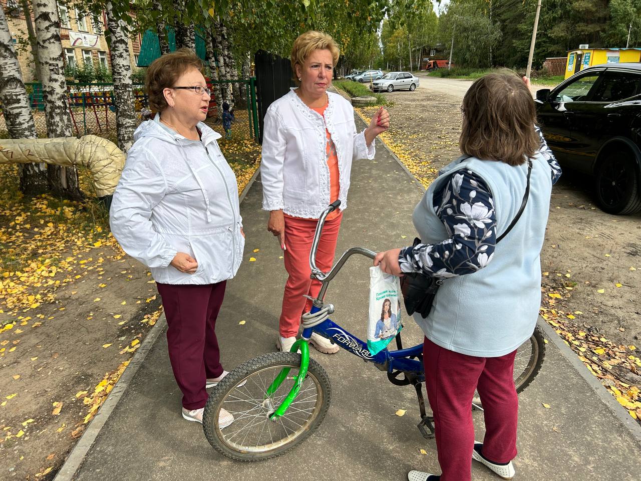 В Краснозатонском проверили благоустройство тротуаров и общественных  территорий