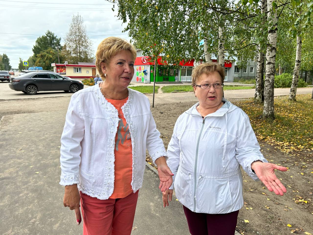 В Краснозатонском проверили благоустройство тротуаров и общественных  территорий