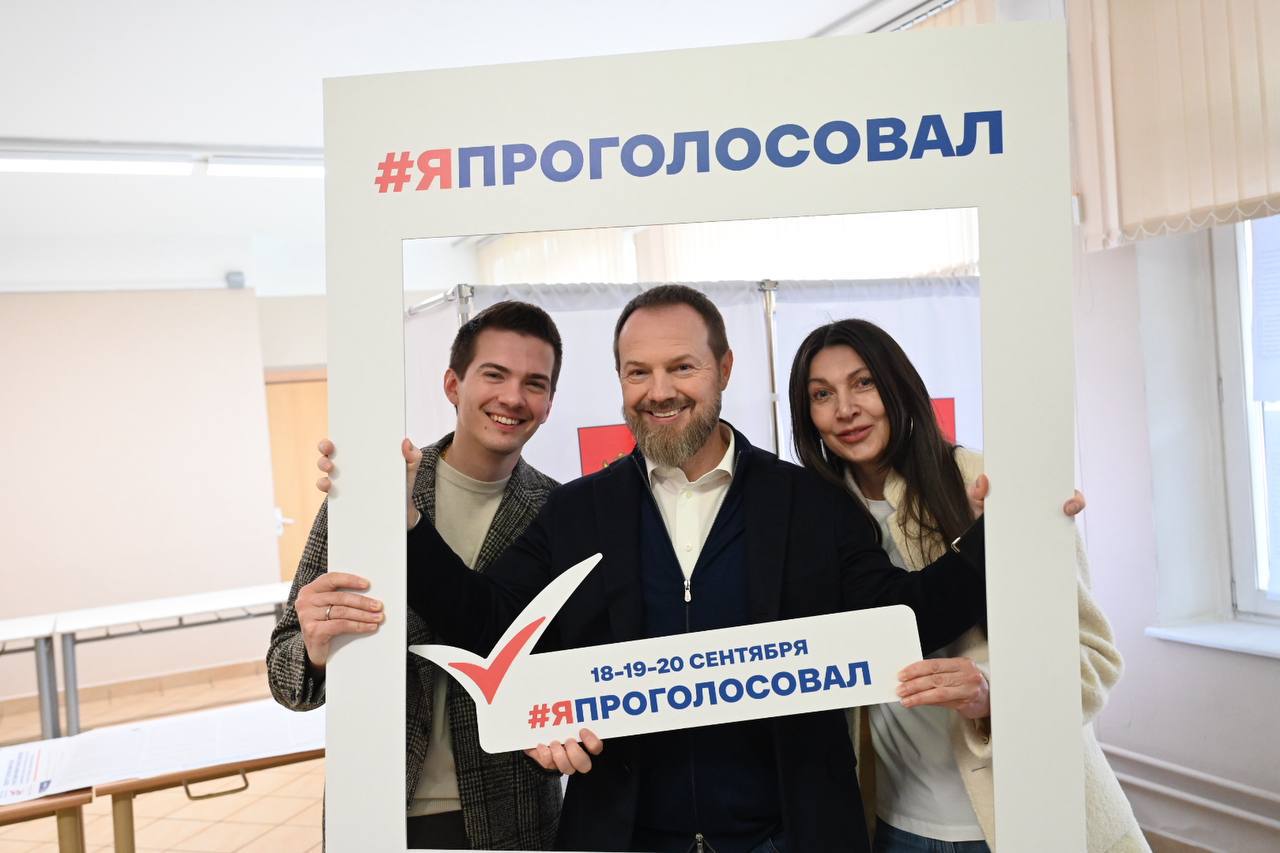 Сергей Колунов отдал свой голос на избирательном участке в школе №16 в Красногорске