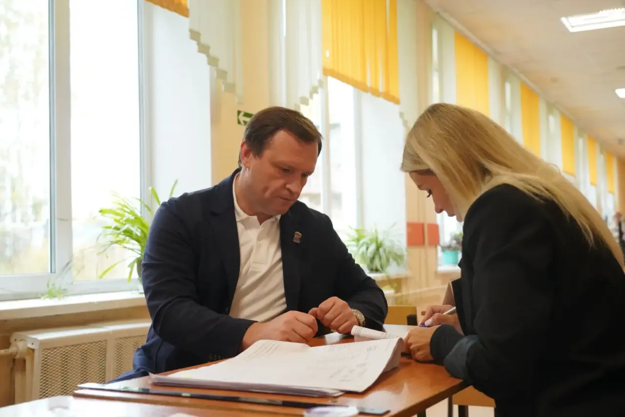 Сергей Пахомов проголосовал на избирательном участке в школе №14 Сергиева Посада