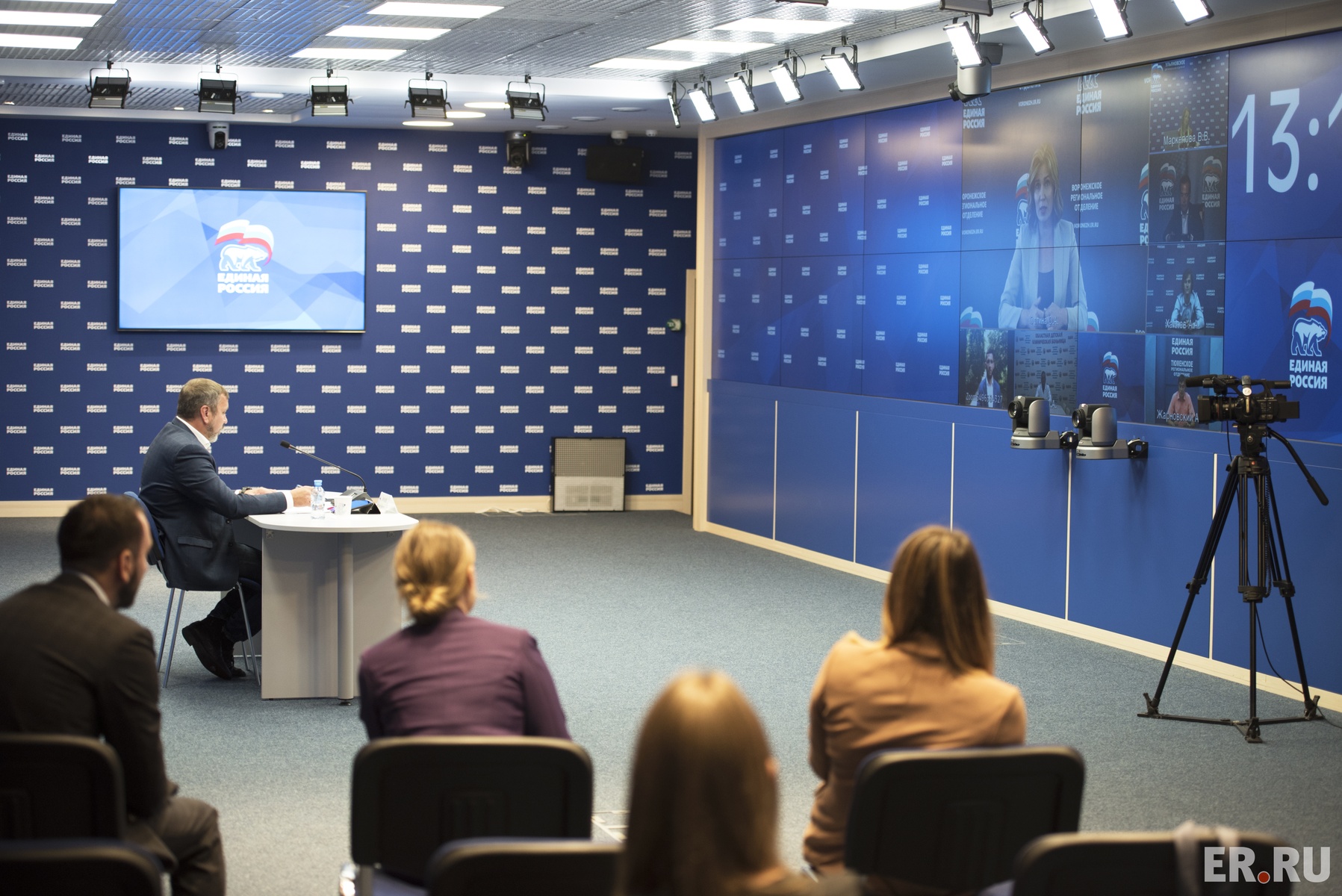 Дмитрий Медведев провел онлайн-встречу с участниками кадрового конкурса партии «ПолитСтартап»