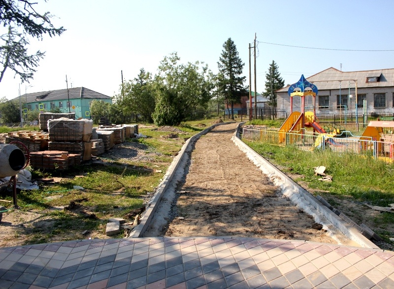 Работы в парке поселка Искателей завершатся в августе