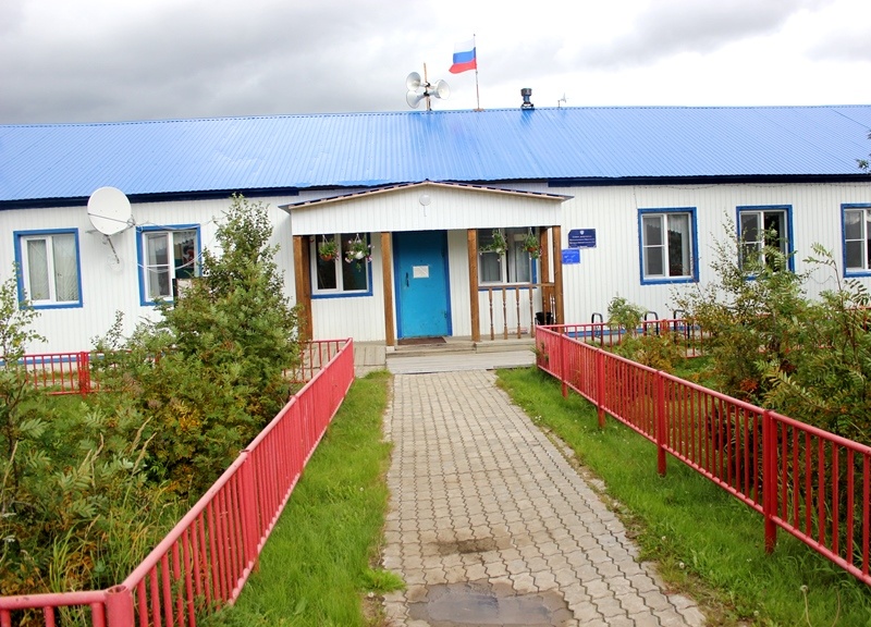Здание администрации Приморско-Куйского сельсовета в Красном