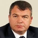 Сердюков рекомендует не призывать в армию аспирантов 