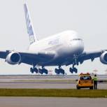 Самый большой самолет в мире A380 совершил вынужденную посадку в Индии